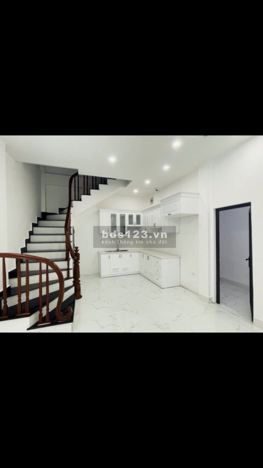 Bán nhà chính chủ Hai Bà Trưng dt 53m2 5 tầng gần 6tỷ,2 thoáng ngõ thông, sổ đỏ nét căng nở hậu