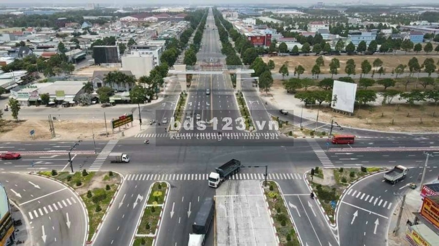 Đất 3 mặt tiền, sổ riêng thổ cư 100% pháp lý đầy đủ, khu dân cư hiện hữu, giá 1.399 tỷ