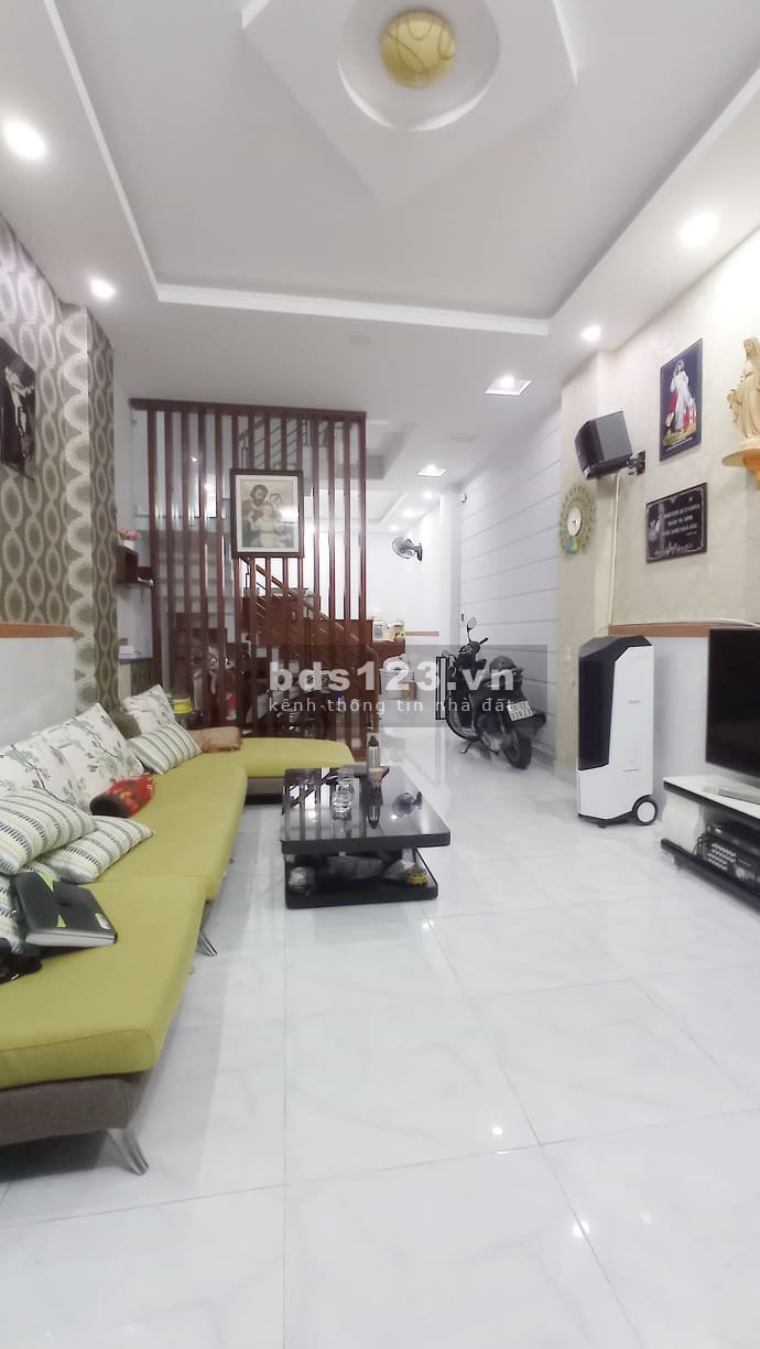 Nhà rộng đẹp, kiên cố, hẻm xe hơi gần ngân hàng ACB Tân Quý giá bán 7,8 tỷ