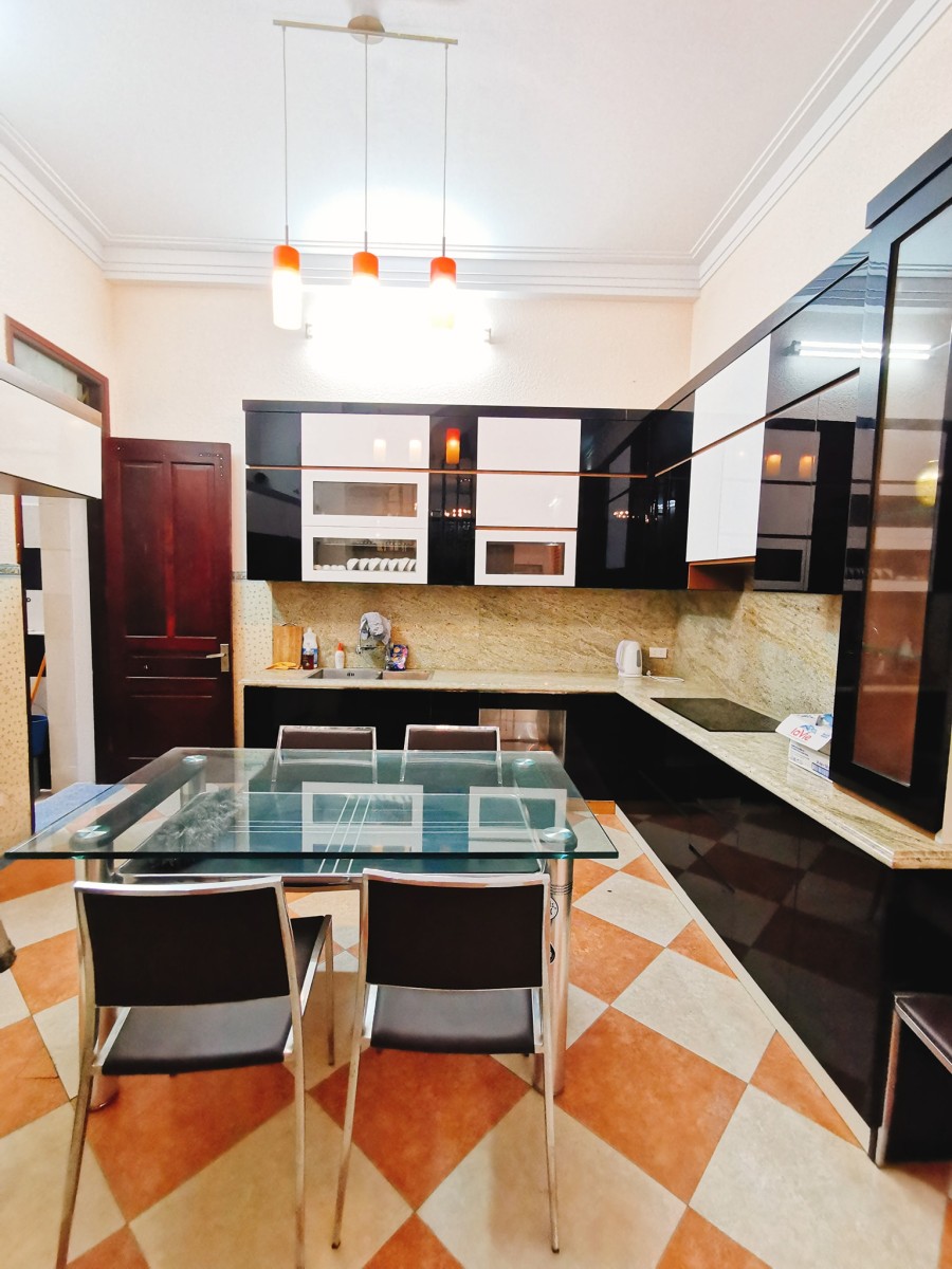Bán nhà nguyên căn Quận Thanh Xuân, diện tích sử dụng 70m2 full đồ ngõ thông gần ô tô
