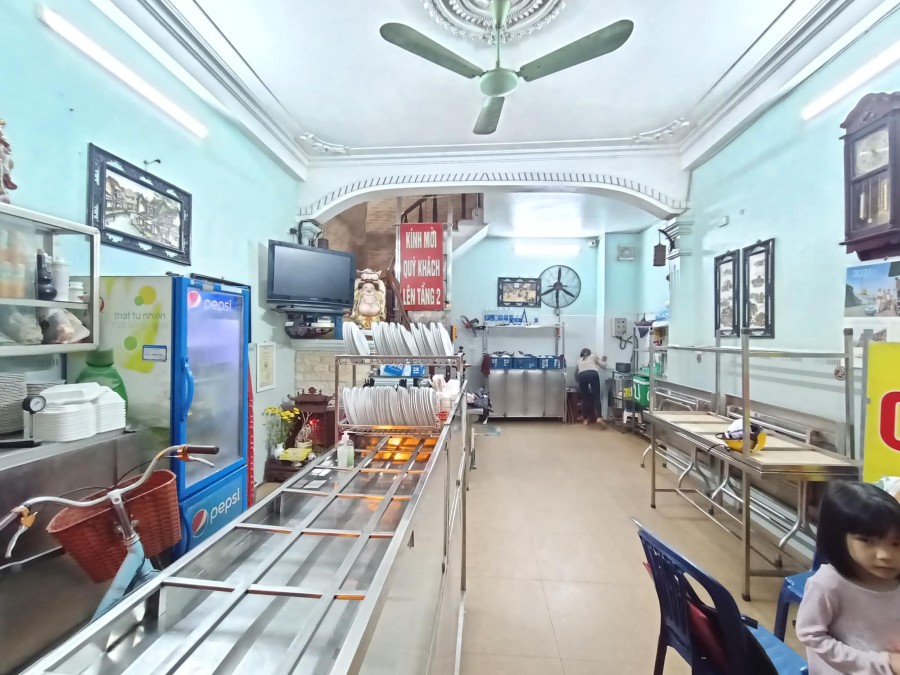 Cần tiền bán gấp nhà phố Lê Thanh Nghị dtsd 40m2, 5 tầng mặt tiền 4.8m, giá 10.6 tỷ lhcc