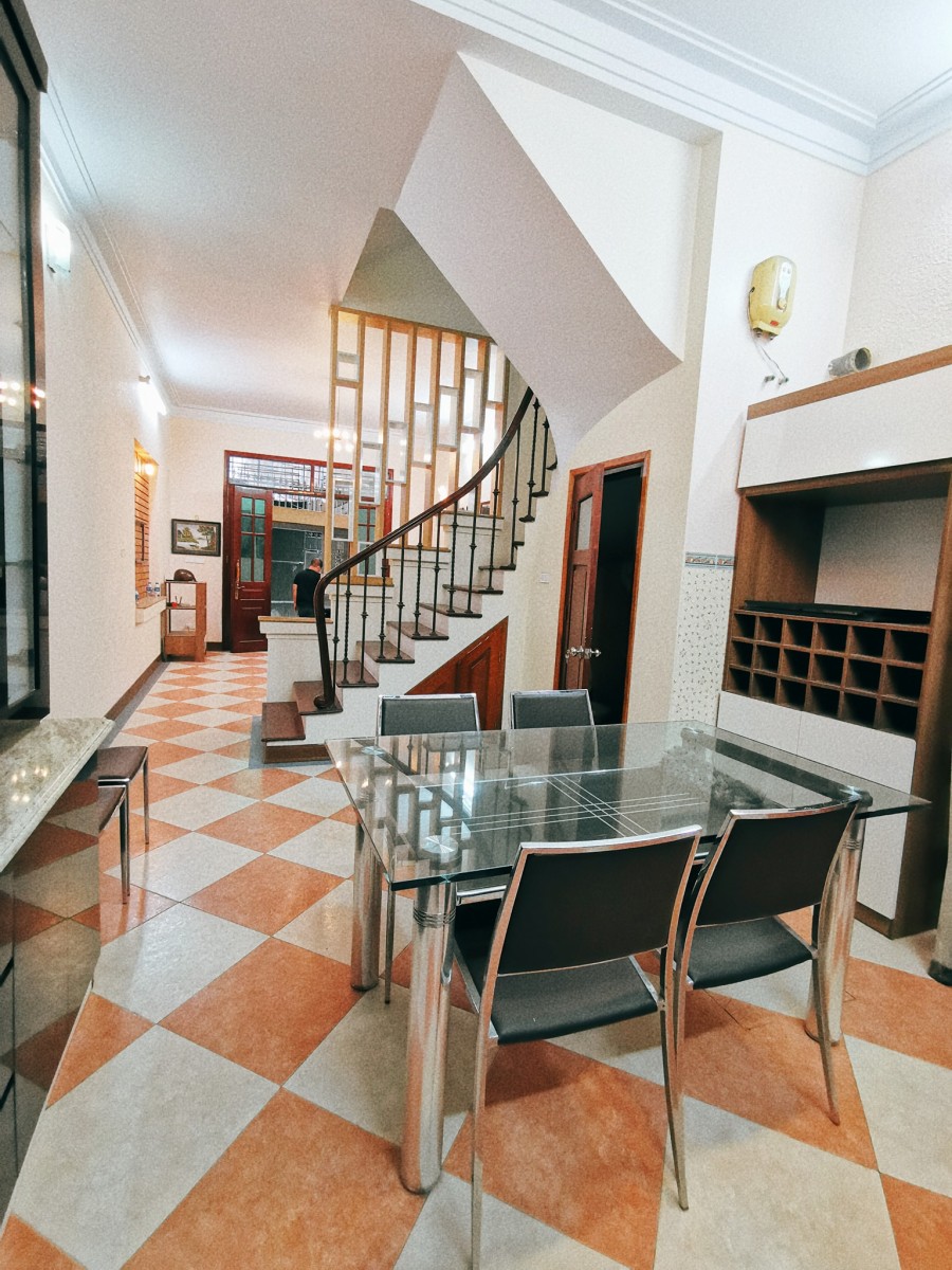 Bán nhà nguyên căn Quận Thanh Xuân, diện tích sử dụng 70m2 full đồ ngõ thông gần ô tô