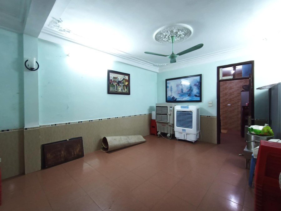 Cần tiền bán gấp nhà phố Lê Thanh Nghị dtsd 40m2, 5 tầng mặt tiền 4.8m, giá 10.6 tỷ lhcc