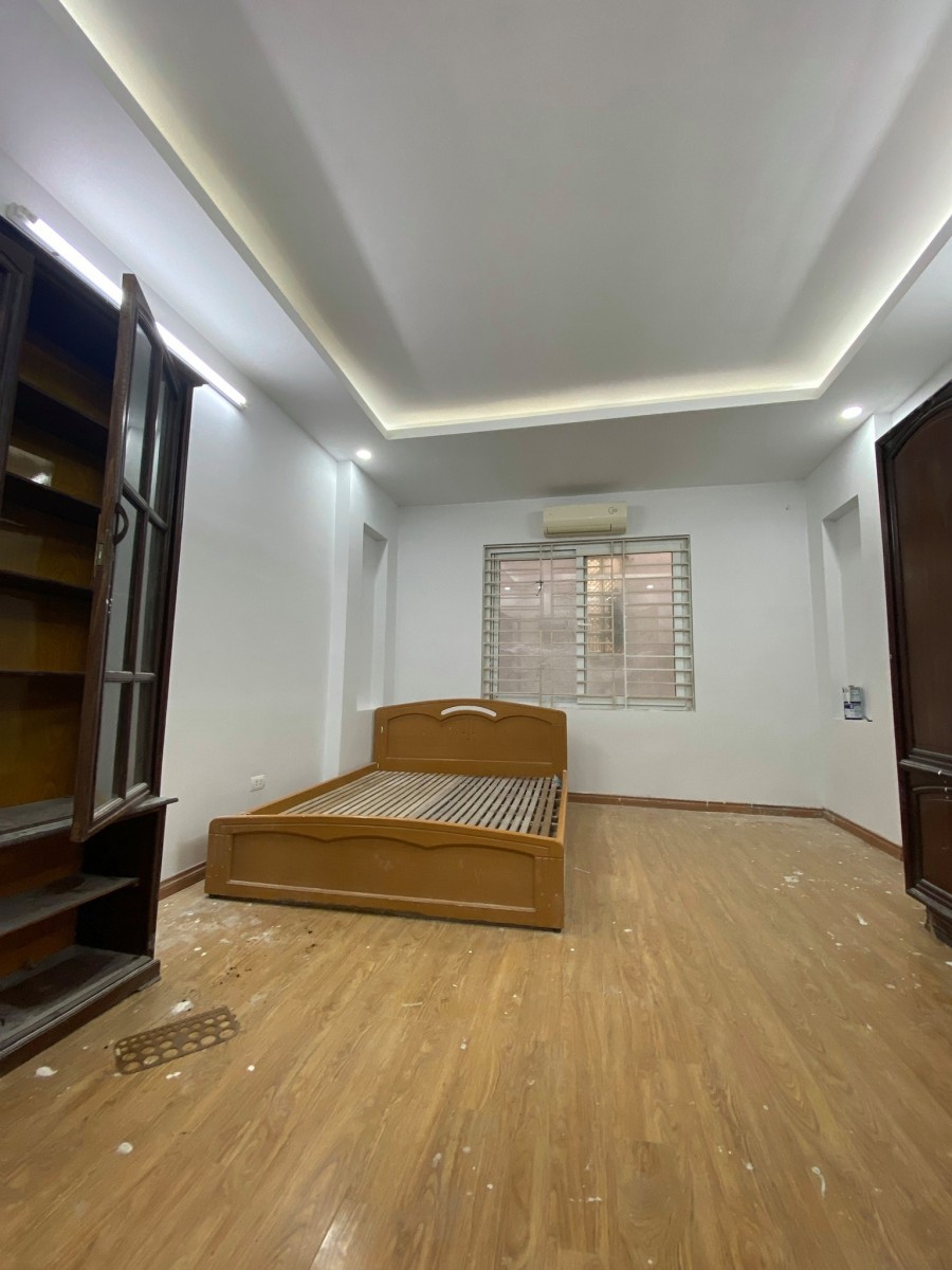 Bán nhà phân lô phố Lê Trọng Tấn, Thanh Xuân. Diện tích 38m2*5 tầng, ô tô gửi. Chỉ gần 4 tỷ