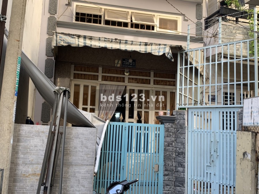 Cần tiền bán gấp nhà nguyên căn Quận 4 diện tích sử dụng (3,2x18) có nở hậu sổ sẵn