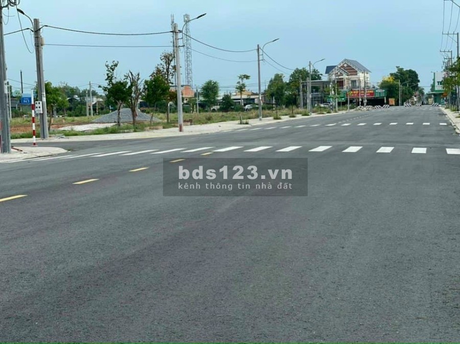 Đất 3 mặt tiền, sổ riêng thổ cư 100% pháp lý đầy đủ, khu dân cư hiện hữu, giá 1.399 tỷ