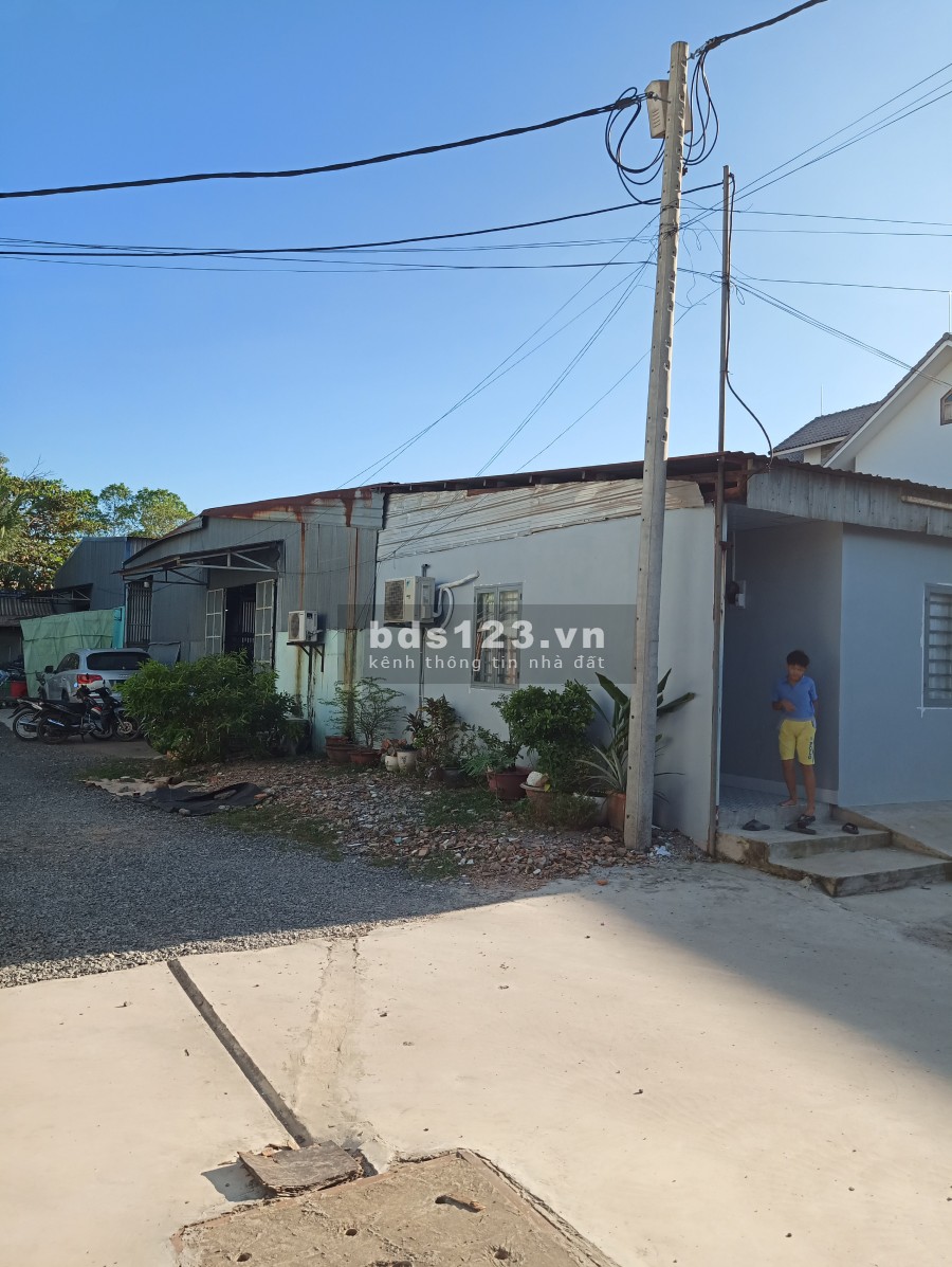 Cần cho thuê nhà xưởng đẹp thoáng mát diện tích sử dụng 320m2 đường lớn, xe ra vào thoải mái