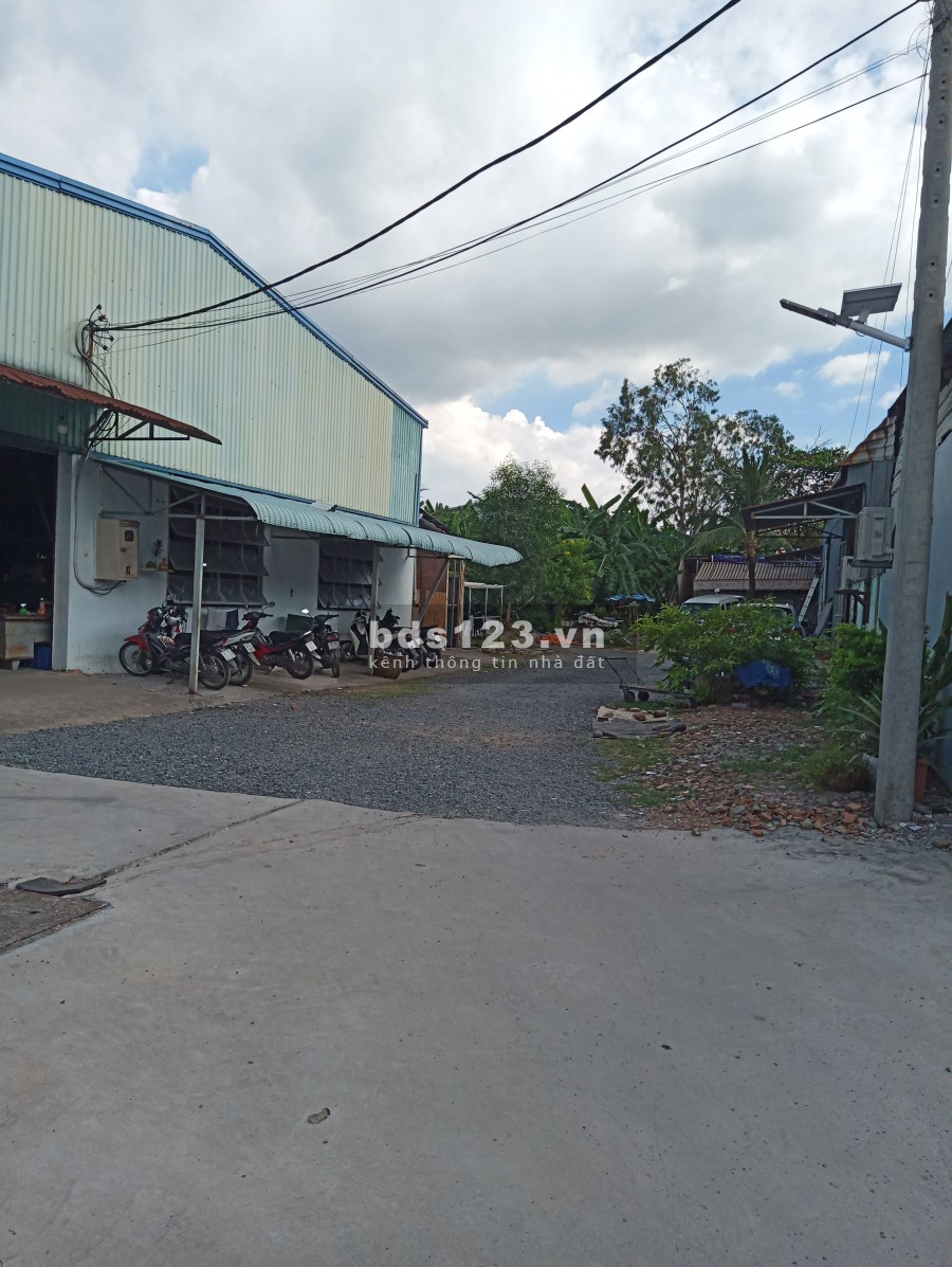 Cần cho thuê nhà xưởng đẹp thoáng mát diện tích sử dụng 320m2 đường lớn, xe ra vào thoải mái