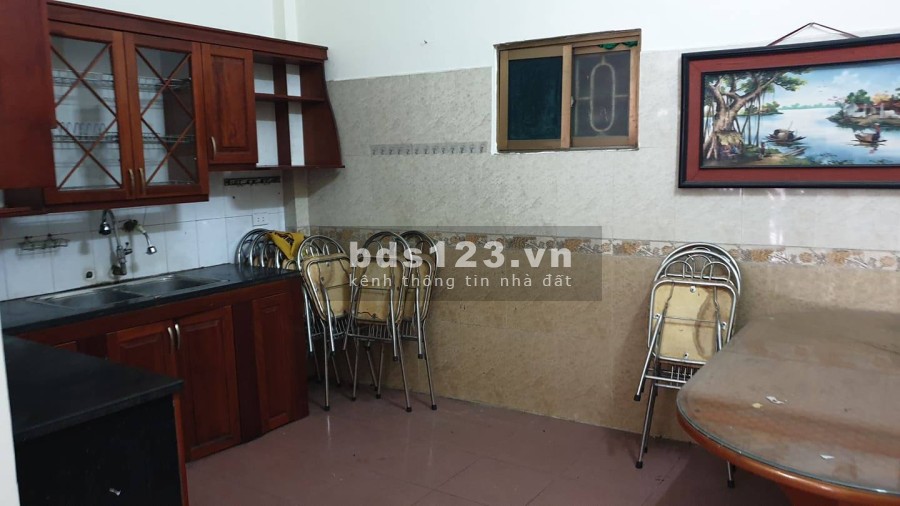 Cần bán gấp nhà nguyên căn chính chủ đúc 3 tầng thông thoáng ở Lĩnh Nam, sổ đỏ chính chủ