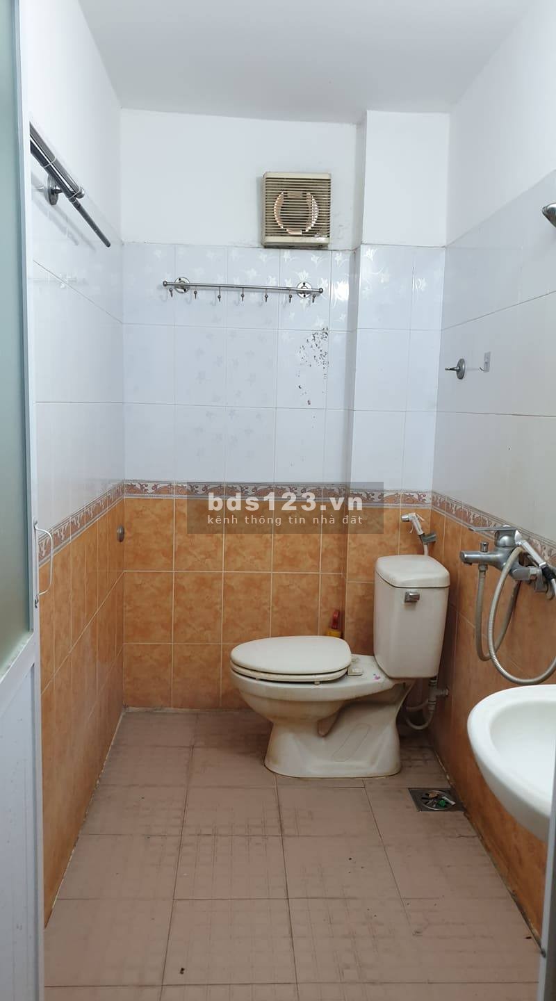 Cần bán gấp nhà nguyên căn chính chủ đúc 3 tầng thông thoáng ở Lĩnh Nam, sổ đỏ chính chủ