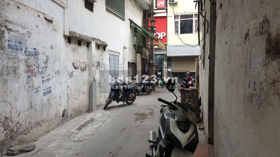 Cần bán gấp nhà nguyên căn chính chủ đúc 3 tầng thông thoáng ở Lĩnh Nam, sổ đỏ chính chủ