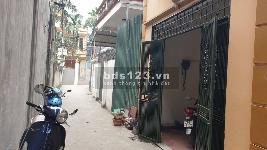 Cần bán gấp nhà nguyên căn chính chủ đúc 3 tầng thông thoáng ở Lĩnh Nam, sổ đỏ chính chủ