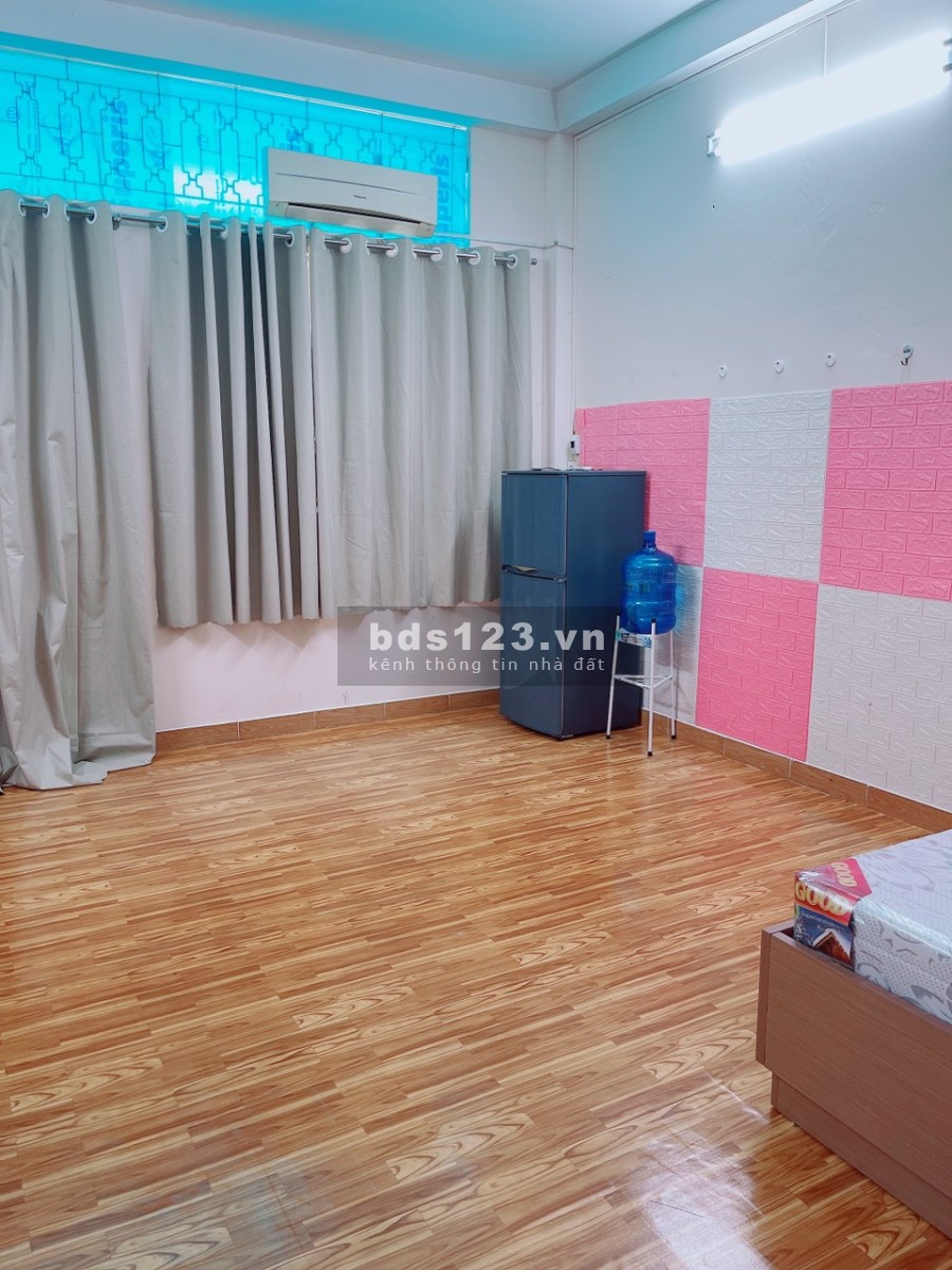 Chính chủ cho thuê phòng 30m2 có nội thất nhà mặt tiền 848 Võ Văn Kiệt P5 Q5
