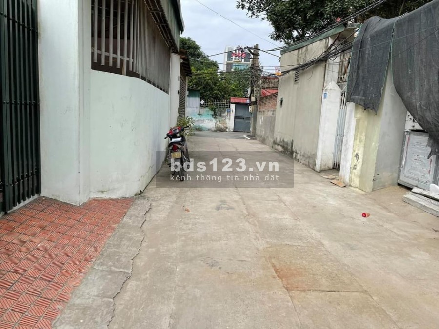 Bán nhà Bát Khối-LB-HN diện tích sổ 51.6m Xây 40m, còn lại 11.6m sân trước nhà để xe thoải mái