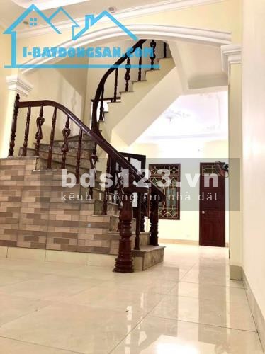 Cần bán gấp nhà ở Láng diện tích 49m cách ngã 6 cầu Giấy 300m giá 5 tỷ