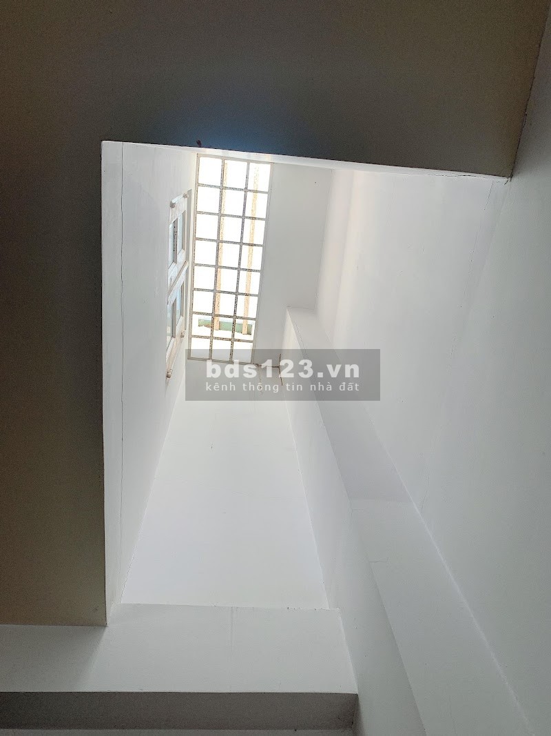 Bán nhà Đường Điện Biên Phủ, Bình Thạnh, Giá Rẻ, dtsd 70m2, 2 Lầu, 2 PN, hẻm xe hơi
