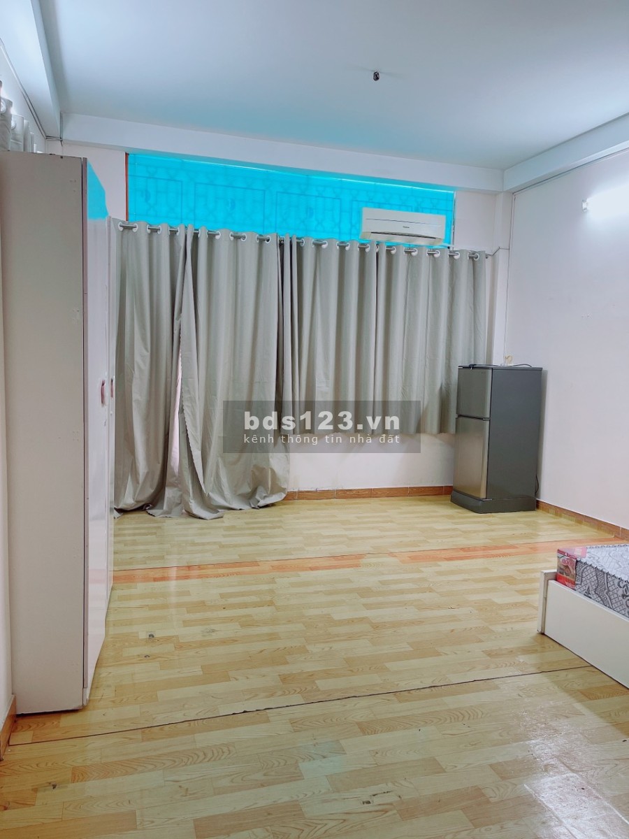 Chính chủ cho thuê phòng 30m2 có nội thất nhà mặt tiền 848 Võ Văn Kiệt P5 Q5