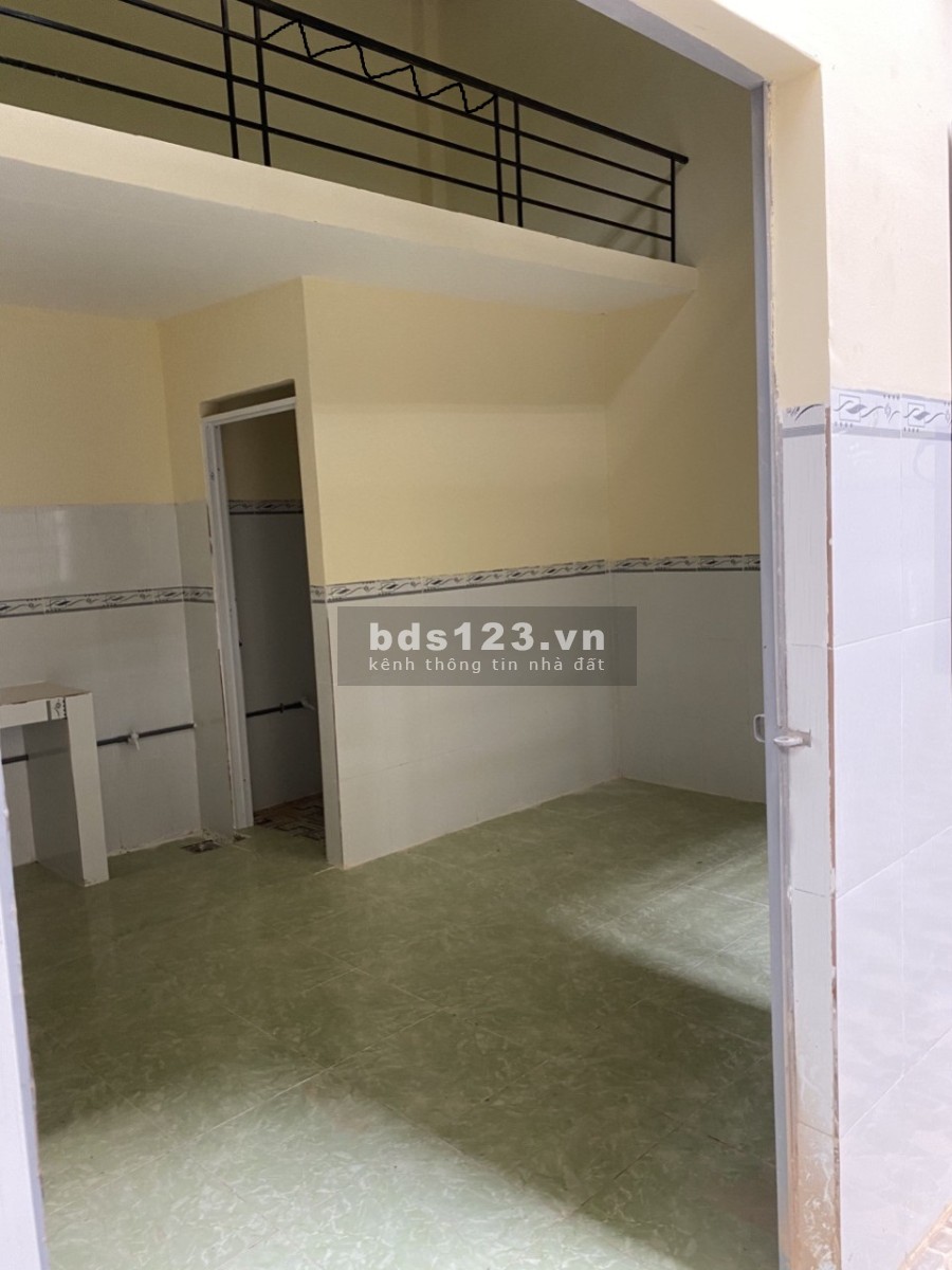 Bán gấp 300m2 + 2 căn hộ mini và 8 phòng trọ đang thuê kín,TN ổn định 20tr/tháng.