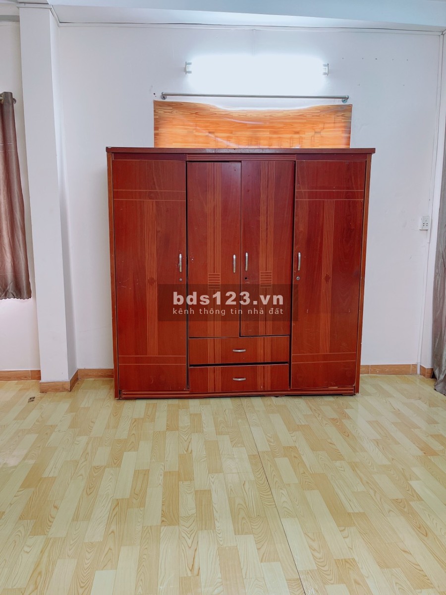 Chính chủ cho thuê phòng 30m2 có nội thất nhà mặt tiền 848 Võ Văn Kiệt P5 Q5