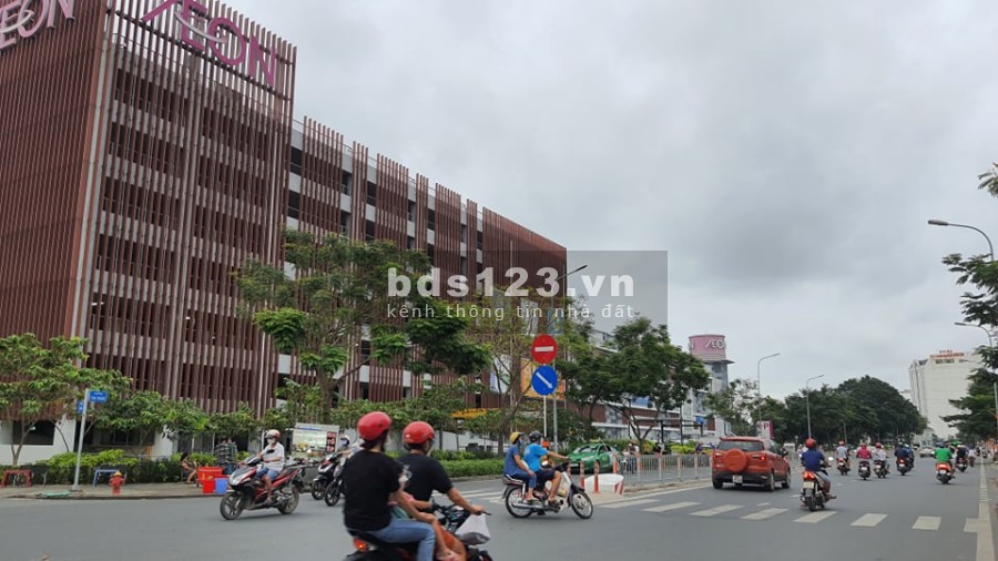 Nhà mặt tiền đối diện Aeon Mall đang thuê KD hơn 30 triệu/tháng giá bán 9,7 tỷ, lh 0921990402