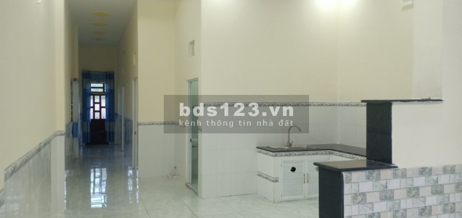 Kẹt bán gấp nhà 1 trệt 3 lầu mặt tiền đường MPTV, đối diện KCN, dân đông kd sầm uất.