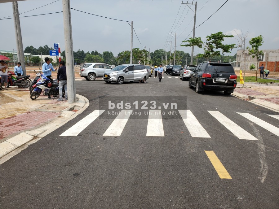 Đất nền đầu tư mặt tiền Quốc Lộ 13 sổ sẵn liên hệ xem đất 0913471805 bàn giao sổ sẵn