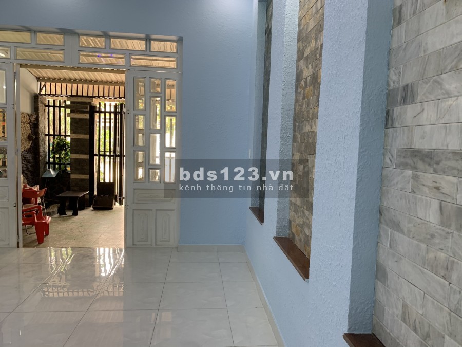 Kẹt bán gấp nhà 1 trệt 3 lầu mặt tiền đường MPTV, đối diện KCN, dân đông kd sầm uất.