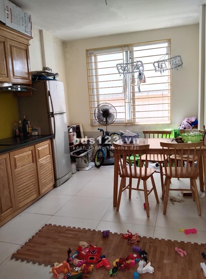 Bán nhanh nhà nguyên căn Âu Cơ, gần hồ, view đẹp, đường thoáng, nhỉnh 4 tỷ 5 tầng