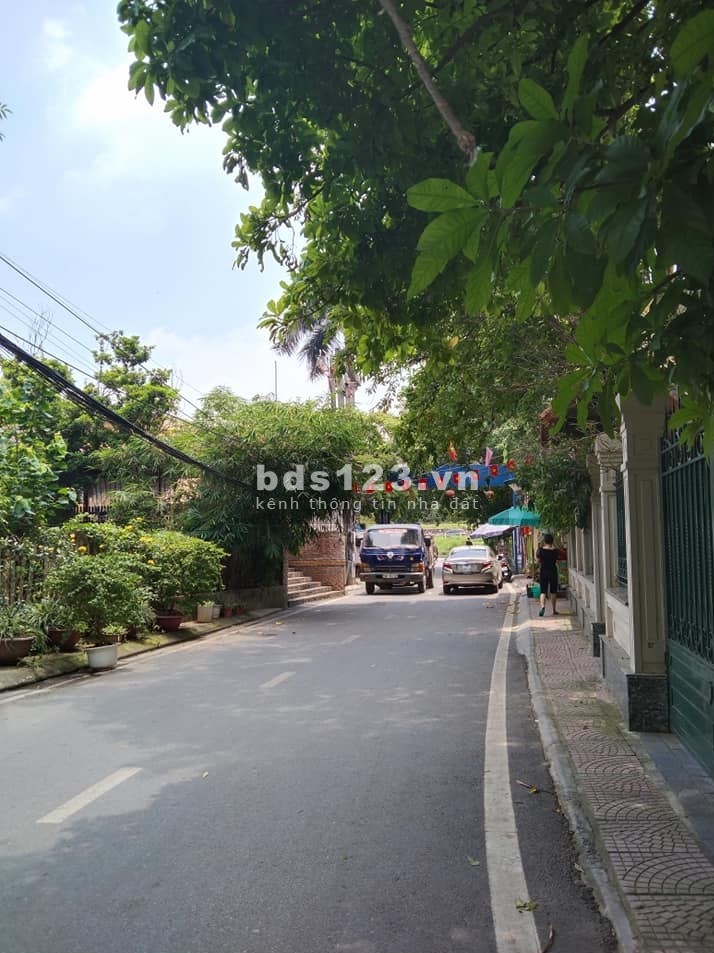 Bán nhanh nhà nguyên căn Âu Cơ, gần hồ, view đẹp, đường thoáng, nhỉnh 4 tỷ 5 tầng