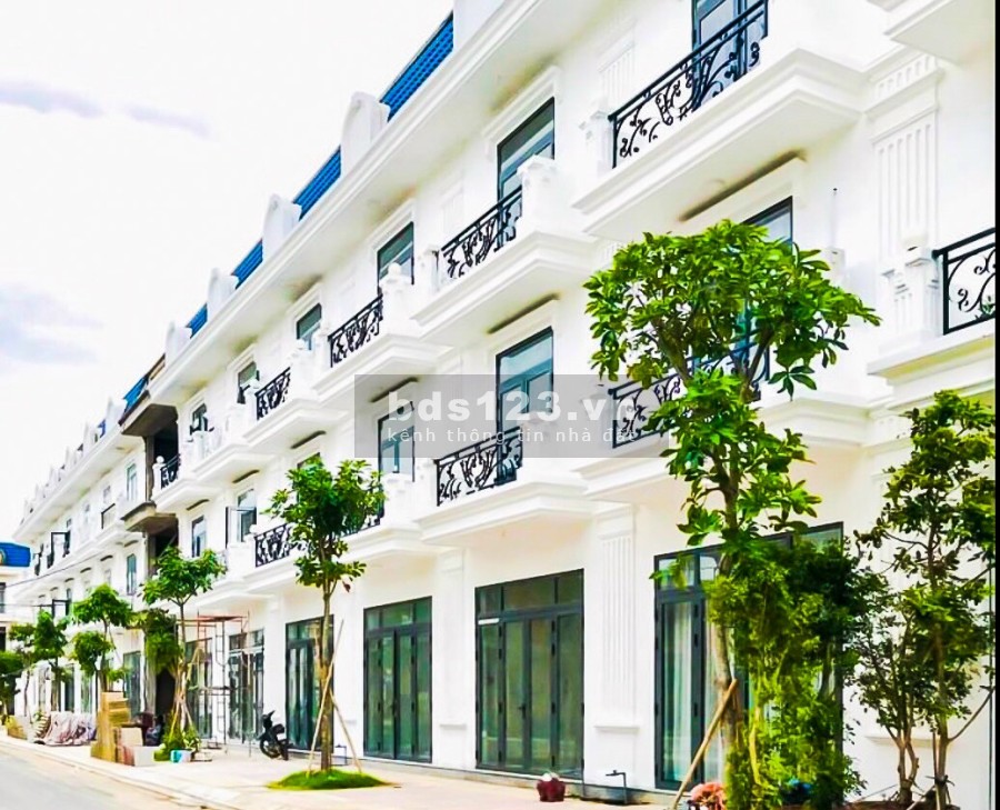 Nhà phố giá rẻ tại thành phố Bến Tre đúc 1 trệt, 2 lầu thoáng, giá 2.4 tỷ/căn, pháp lý chuẩn