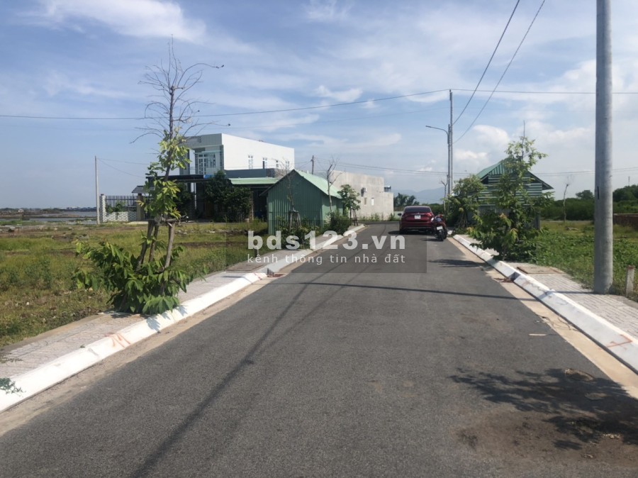 Cần bán nhanh lô đất huyện Long Điền, sát đường QL 44, giá 1.55 tỷ có sổ riêng công chứng nhanh