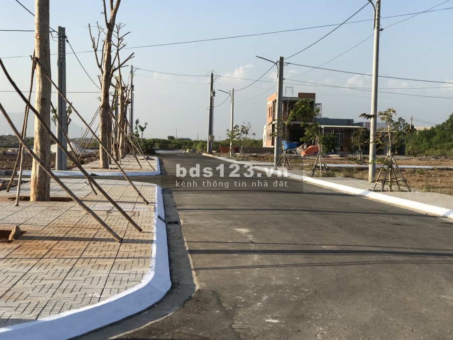 Cần bán nhanh lô đất huyện Long Điền, sát đường QL 44, giá 1.55 tỷ có sổ riêng công chứng nhanh
