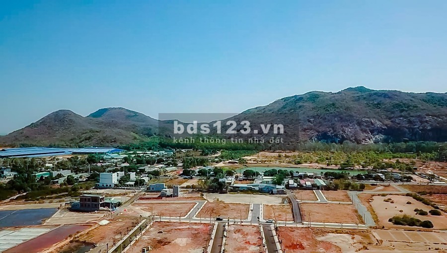 Cần bán nhanh lô đất huyện Long Điền, sát đường QL 44, giá 1.55 tỷ có sổ riêng công chứng nhanh