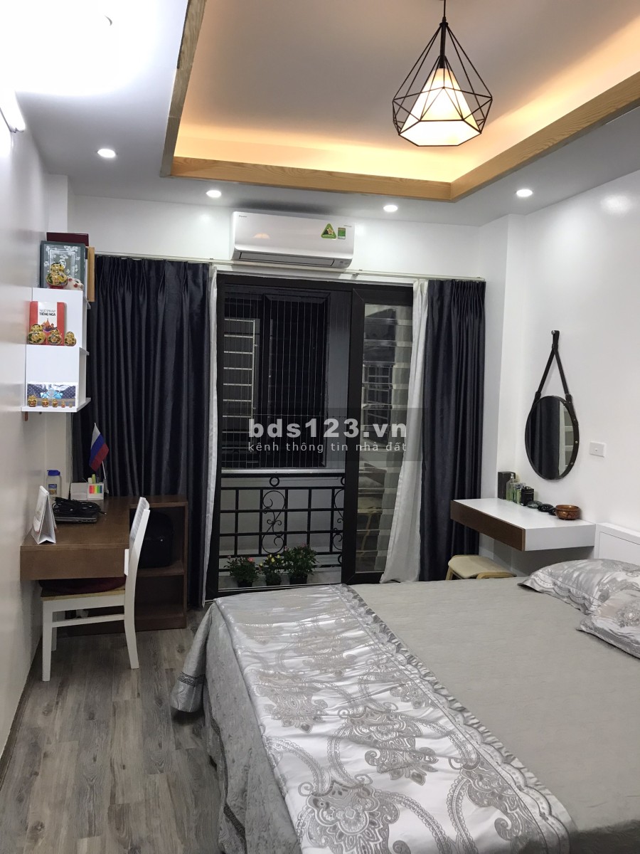 Chuyển lên phố bán rẻ nhà Thanh Lân, Hoàng Mai, cách oto 10m, 33m2 x 4.5 tầng, hơn 2tỷ.