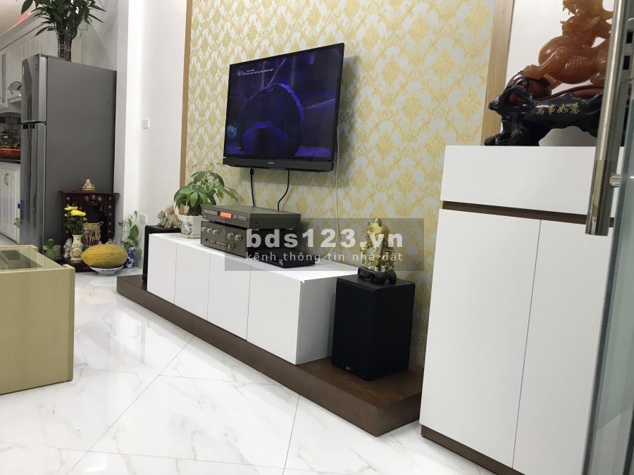 Chuyển lên phố bán rẻ nhà Thanh Lân, Hoàng Mai, cách oto 10m, 33m2 x 4.5 tầng, hơn 2tỷ.
