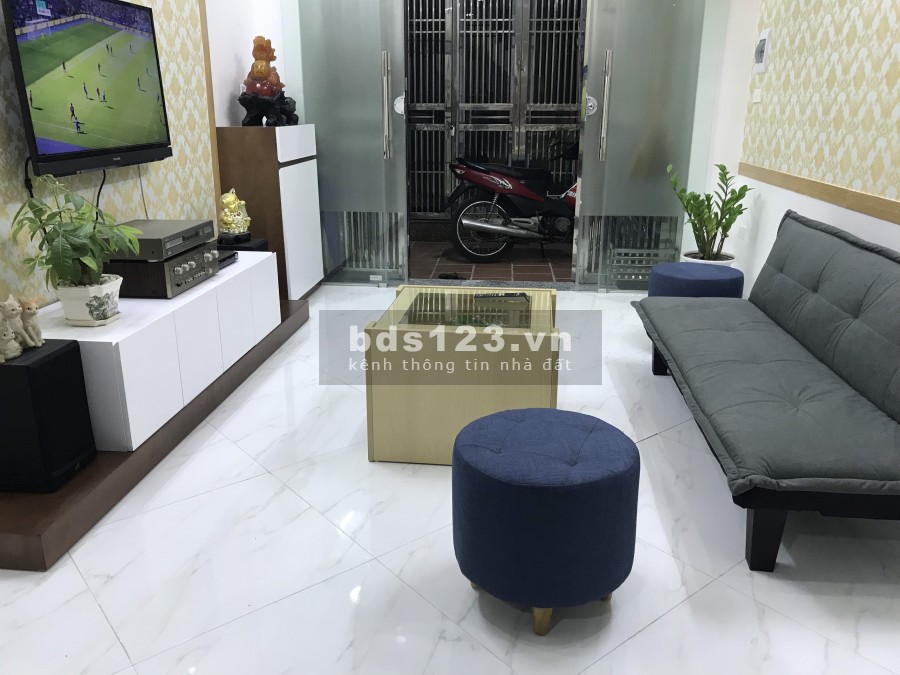 Chuyển lên phố bán rẻ nhà Thanh Lân, Hoàng Mai, cách oto 10m, 33m2 x 4.5 tầng, hơn 2tỷ.
