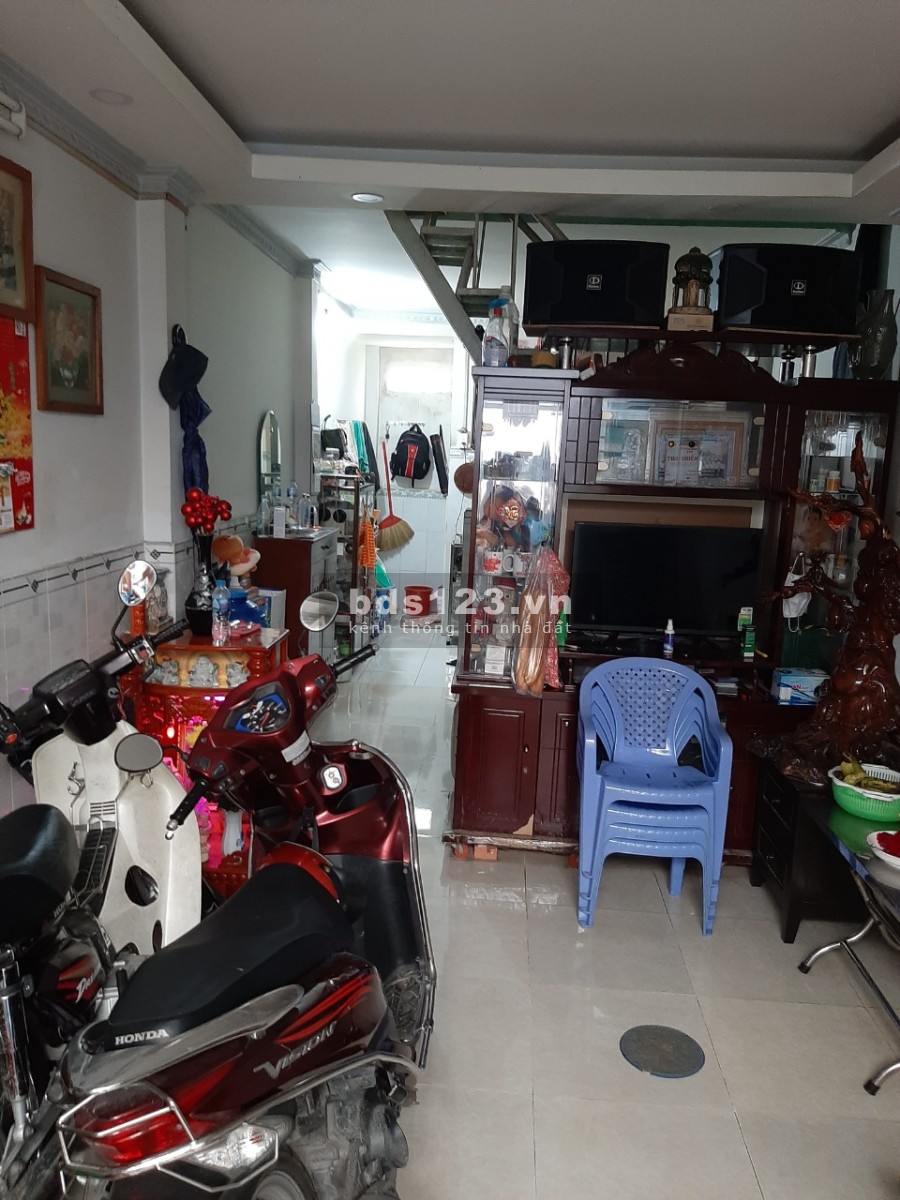 Cách mặt tiềm hẻm xe hơi 5m ra Tô Ngọc Vân 50m ra Hà Huy Giáp 150m giá bán 1.3 tỷ