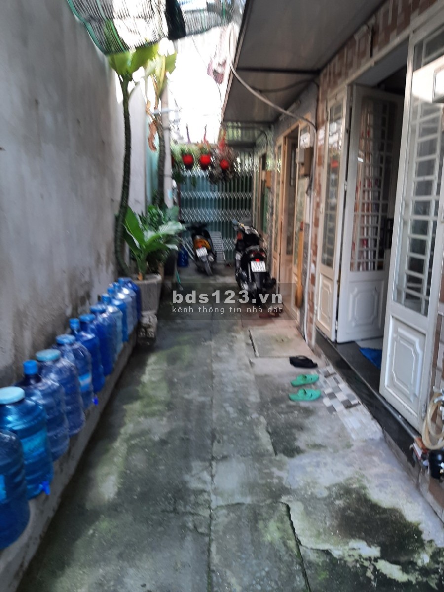 Cách mặt tiềm hẻm xe hơi 5m ra Tô Ngọc Vân 50m ra Hà Huy Giáp 150m giá bán 1.3 tỷ