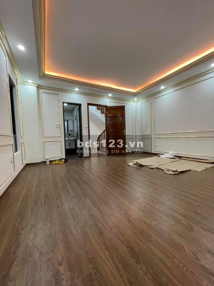 Bán nhà Trương Định dtsd 44m2, giá 4,4 tỷ nhà 5 tầng, 2 mặt thoáng trước sau khu dân cư