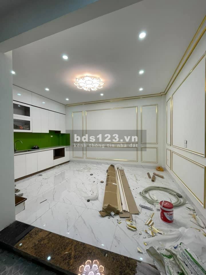 Bán nhà Trương Định dtsd 44m2, giá 4,4 tỷ nhà 5 tầng, 2 mặt thoáng trước sau khu dân cư