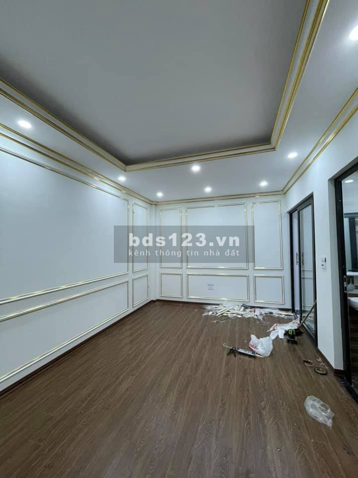 Bán nhà Trương Định dtsd 44m2, giá 4,4 tỷ nhà 5 tầng, 2 mặt thoáng trước sau khu dân cư