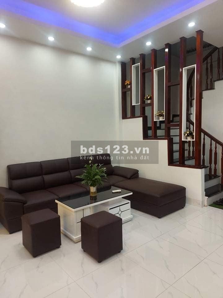 Bán nhà Trương Định dtsd 44m2, giá 4,4 tỷ nhà 5 tầng, 2 mặt thoáng trước sau khu dân cư