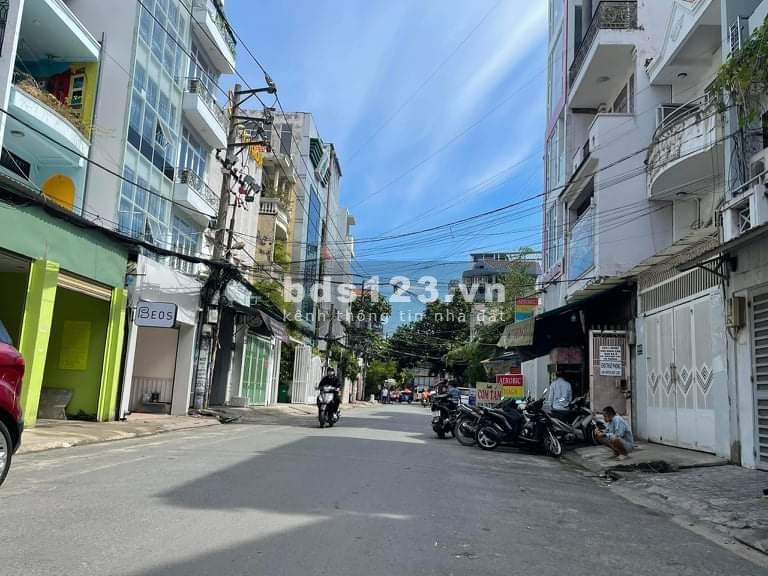 Bán nhà Đường D2 Xe Hơi, Bình Thạnh, Giá rẻ, 70m2, 3 Lầu, 3 Phòng Ngủ