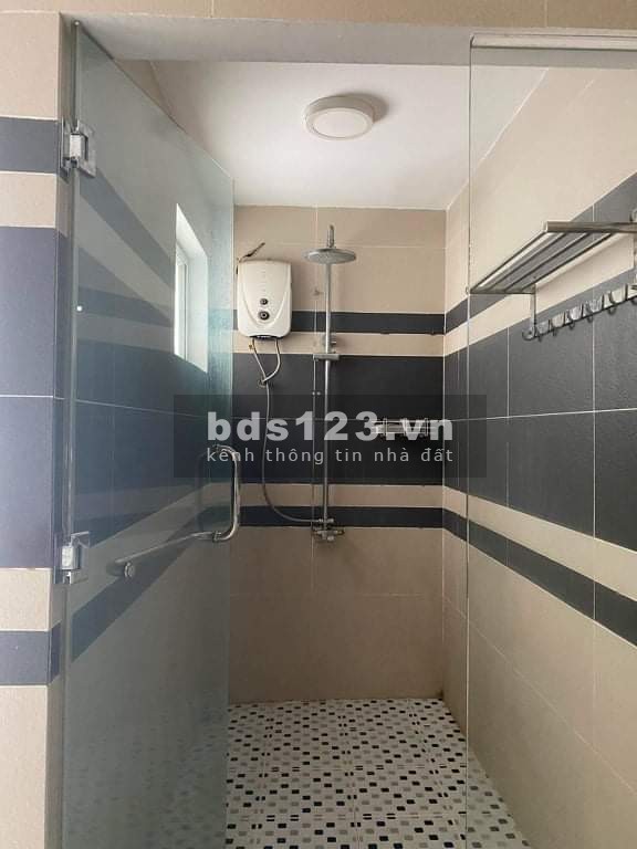 Bán nhà Đường D2 Xe Hơi, Bình Thạnh, Giá rẻ, 70m2, 3 Lầu, 3 Phòng Ngủ