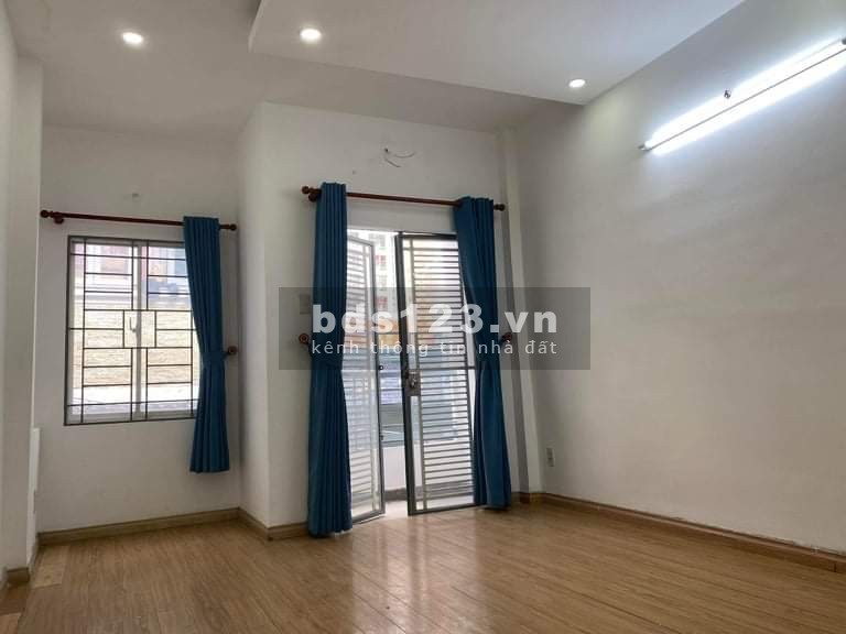 Bán nhà Đường D2 Xe Hơi, Bình Thạnh, Giá rẻ, 70m2, 3 Lầu, 3 Phòng Ngủ
