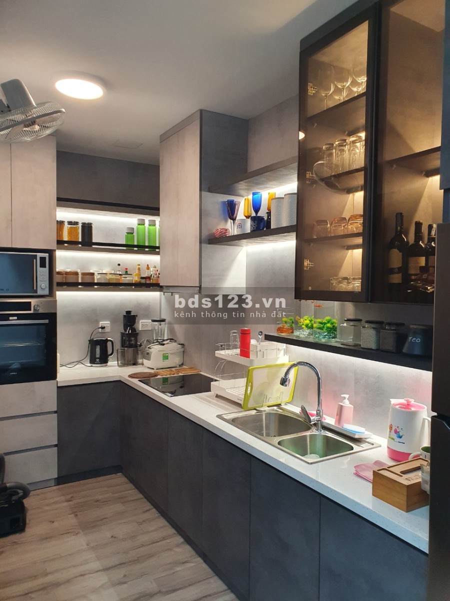 Ở Đây Chúng Tôi Có Nhà Đẹp bán căn hộ 1PN The Sun Avenue full nội thất giá bán 3,1 tỷ