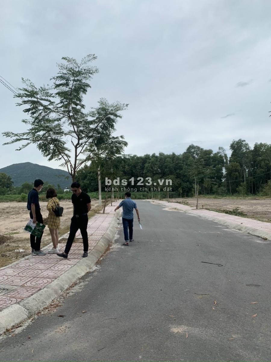 Đất nền Phú Mỹ, Bà Rịa- Vũng Tàu. Đã có sổ 270m2 thổ cư 170m2, 7tr/1m2. Ngân hàng hỗ trợ 70%
