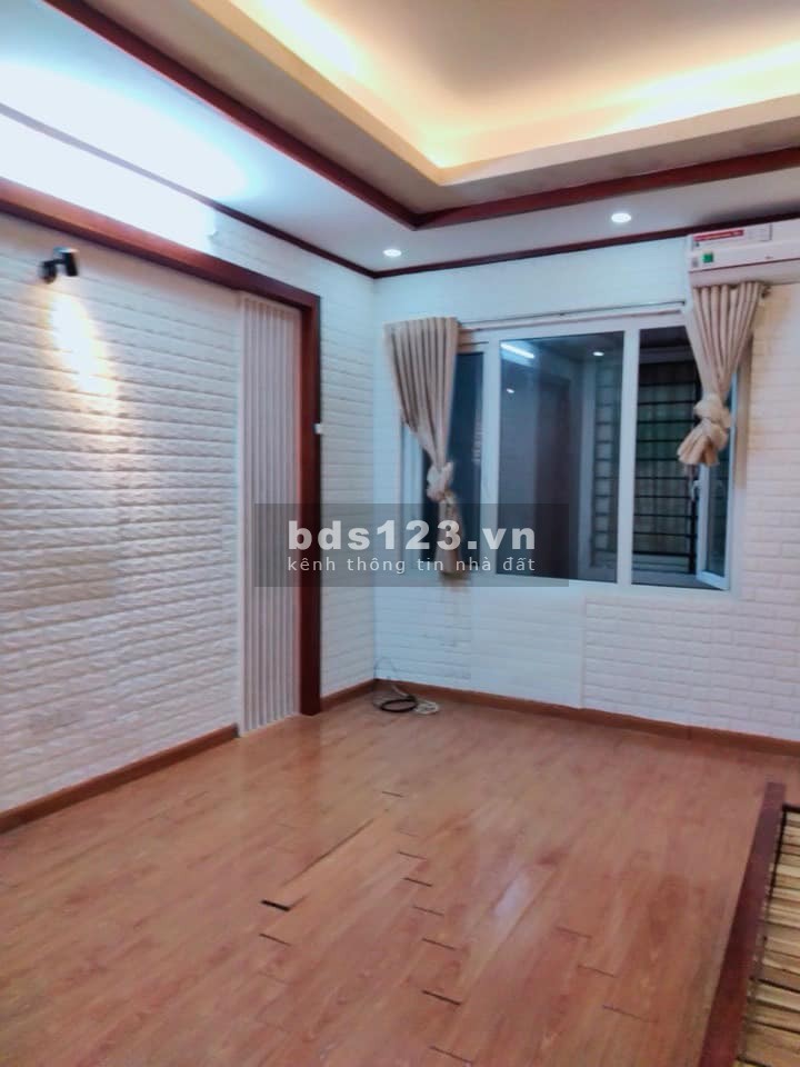 Bán gấp nhà Hồ Tùng Mậu Cầu Giấy, dtsd 35m2 5 tầng giá 3,4 tỷ, ngõ rộng, 20m ra ô tô
