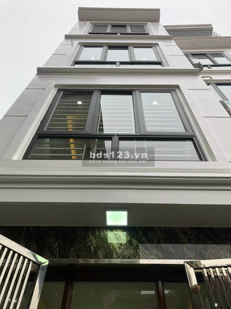 Cần bán nhà Nguyễn Hữu Thọ Quận Hoàng Mai sổ đỏ chính chủ vuông đẹp, giá tốt đầu tư
