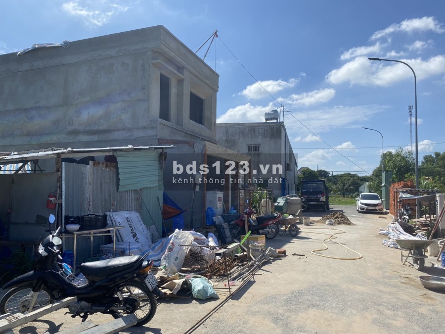 Đất sổ hồng hai mặt tiền trước sau, ngay chợ Bình Chánh giá bao tốt 2.4 tỷ sổ hồng riêng